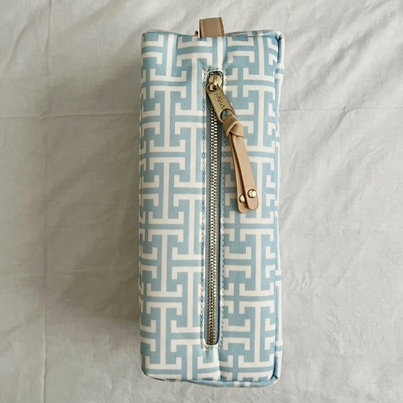 Mark & Graham X Spartina Sport Shoe Bag - Picture 3 of 13